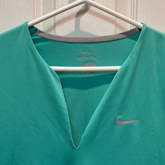 Nike Green Drifit Top- Tennis/ Golf Size Medium - Picture 3 of 8